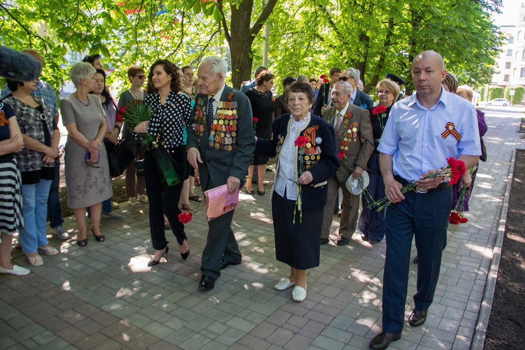 Жители ДНР в преддверии Дня Победы приняли участие в акции «Без слов»