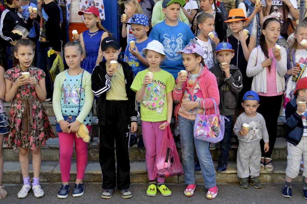 Общественники организовали для детей из прифронтовых районов Донецка бесплатный поход в кино