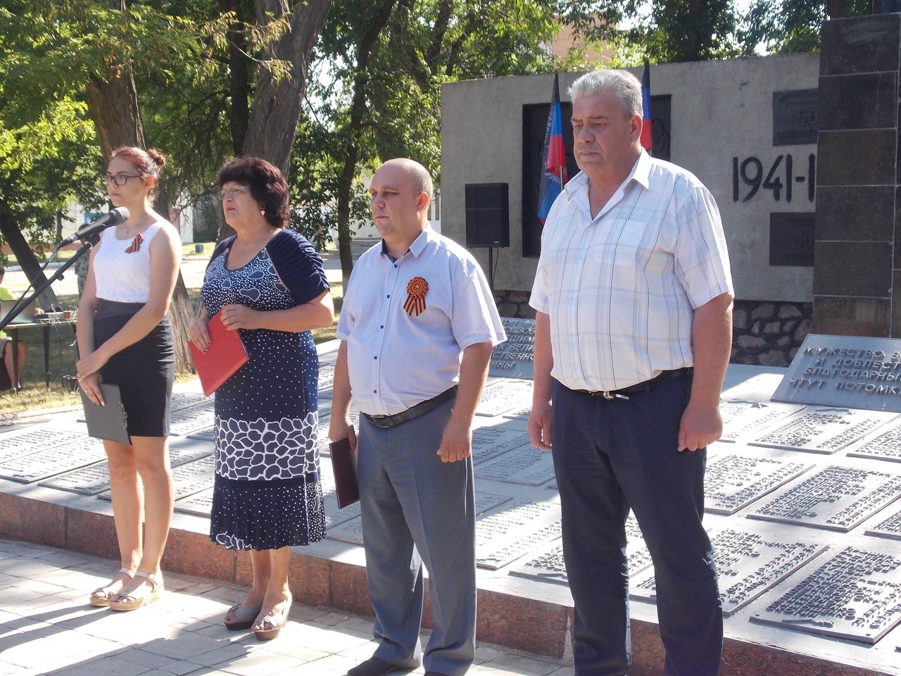 В Новоазовске состоялся митинг-реквием ко Дню памяти и скорби «Памяти не гаснущей свеча…»