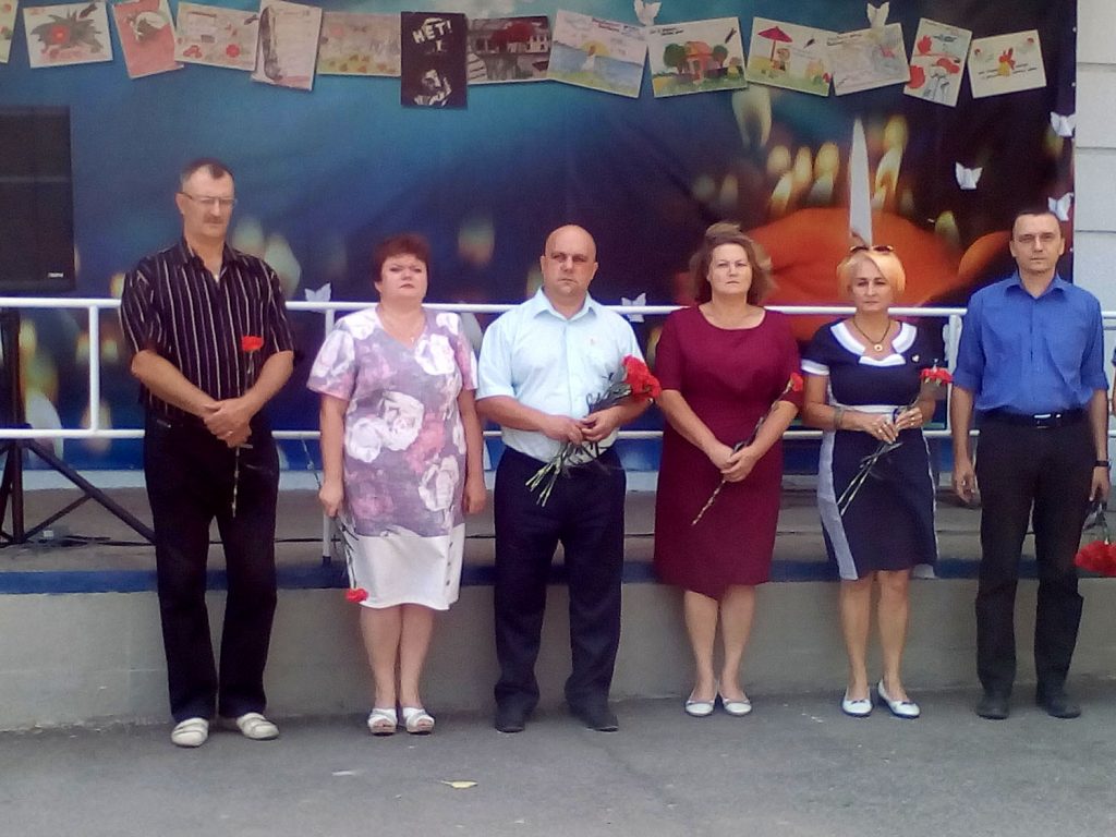 В Новоазовске прошел митинг-реквием, посвященный погибшим детям Донбасса