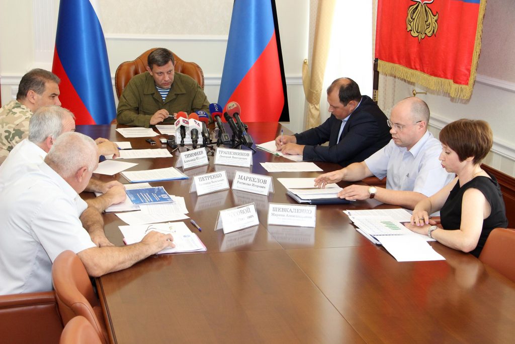 Глава ДНР Александр Захарченко провел совещание по вопросам работы Донецкой железной дороги