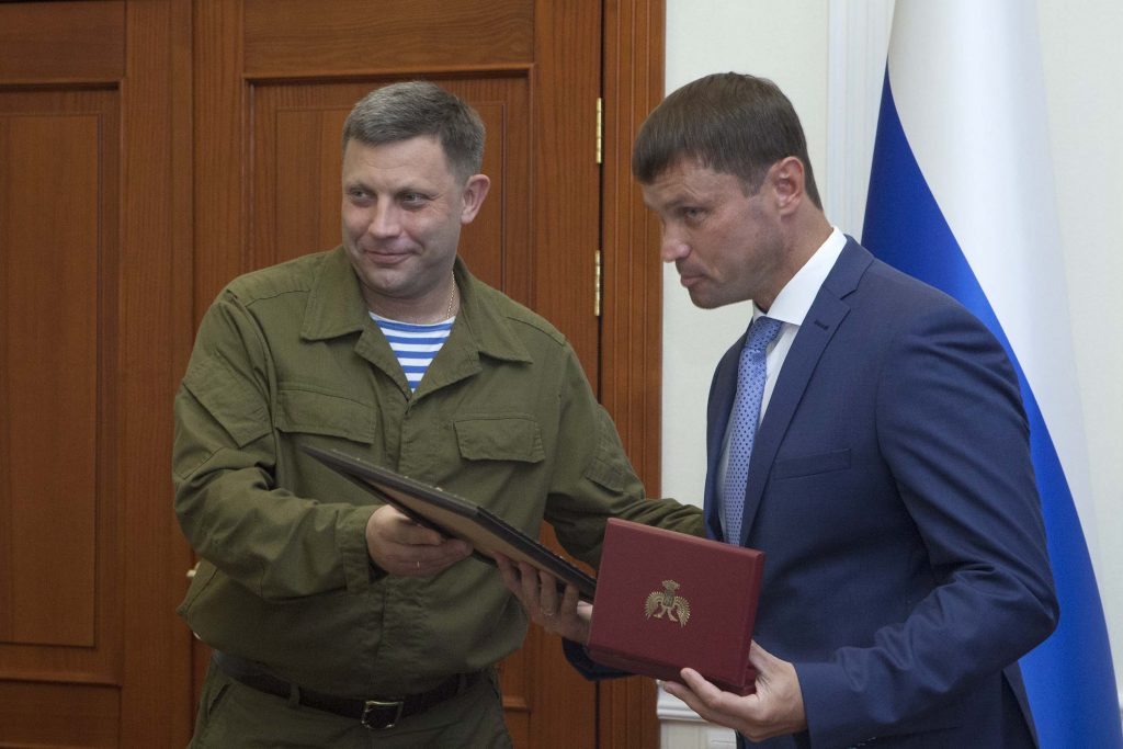 Глава ДНР Александр Захарченко наградил работников строительной отрасли