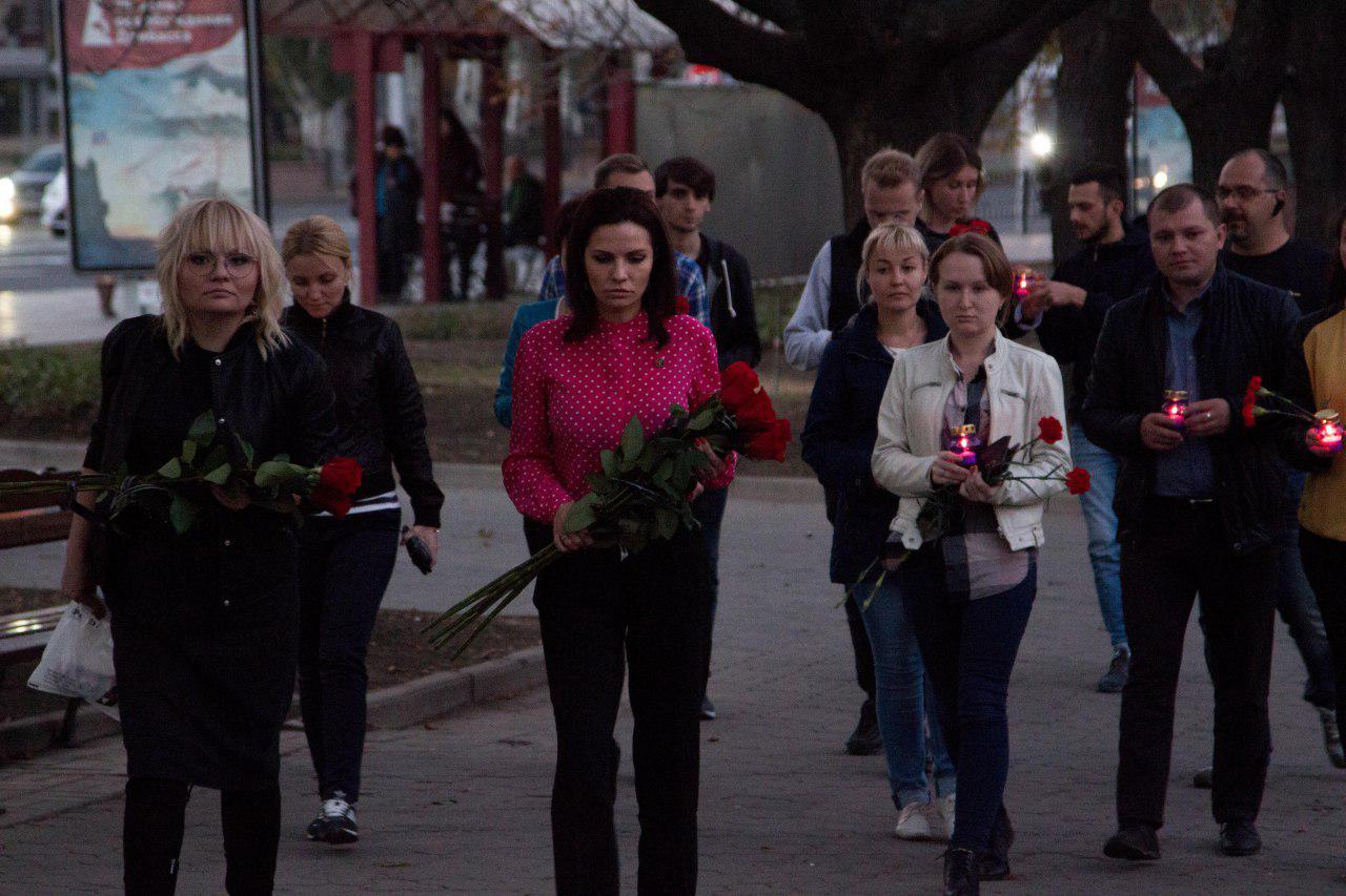 Актив ОД «ДР» возложил цветы к знаку «Россия» в Донецке
