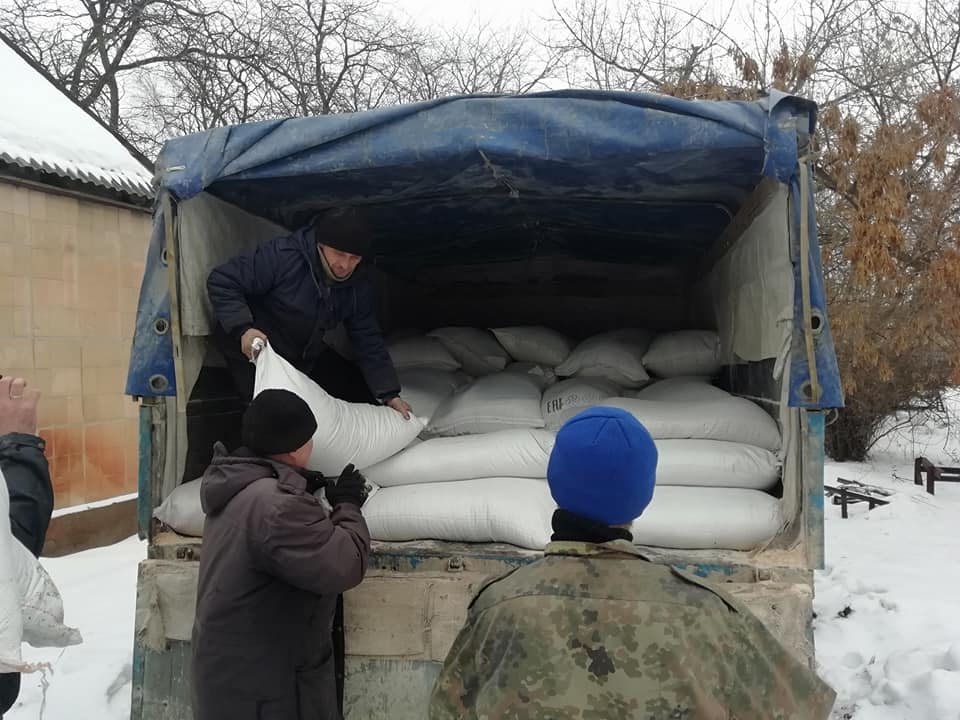 Общественники Республики и РФ доставили в зоопарк прифронтового Докучаевска более 3 тонн кормов для животных