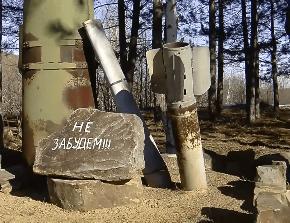 Лесоводы ДНР собрали осколки снарядов с целью создания награды для Петра Порошенко