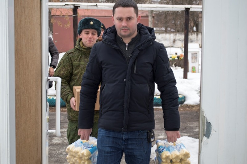 Общественники доставили около 300 кг продуктов в территориальный центр поселка Трудовские на западе Донецка