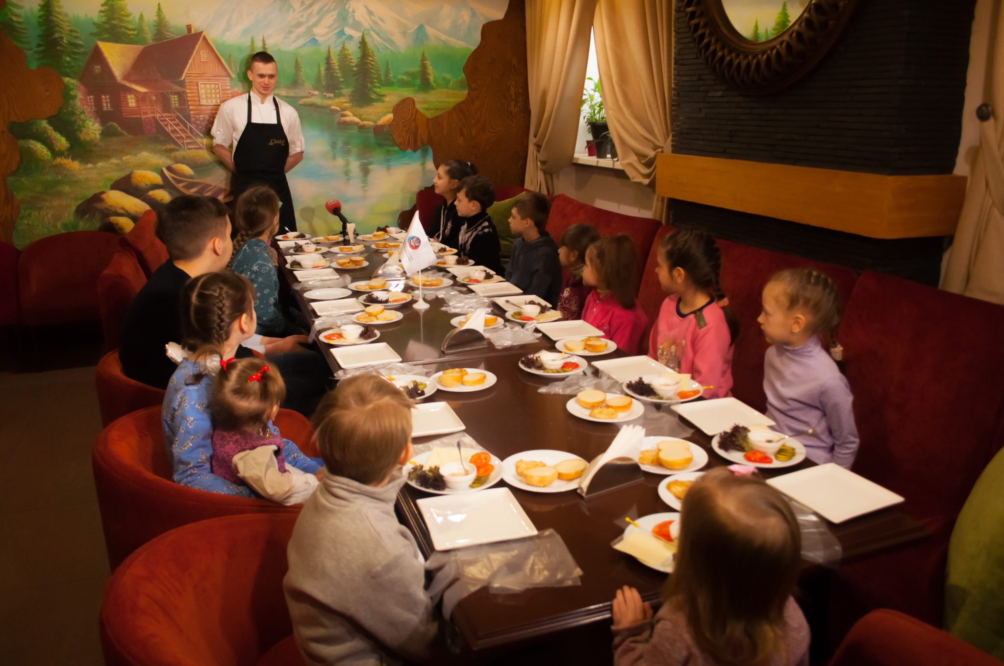Для детей организовали кулинарный мастер-класс в столичном кафе
