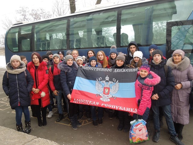 30 детей из прифронтовой Старомихайловки посетили зоопарк в Старобешевском районе