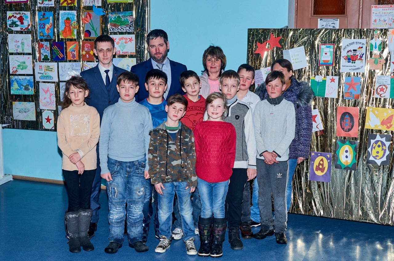 В Ясиноватой организована выставка работ от детей с ограниченными возможностями «Ангелы в сердце»