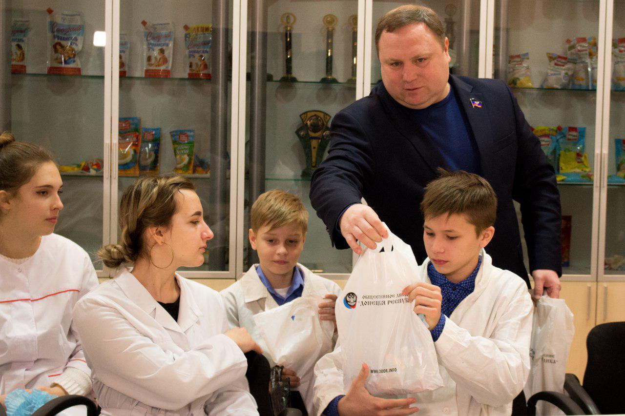 В Макеевке была организована экскурсия для детей военнослужащих на предприятие ООО «Торговый дом «Продукты Донбасса»