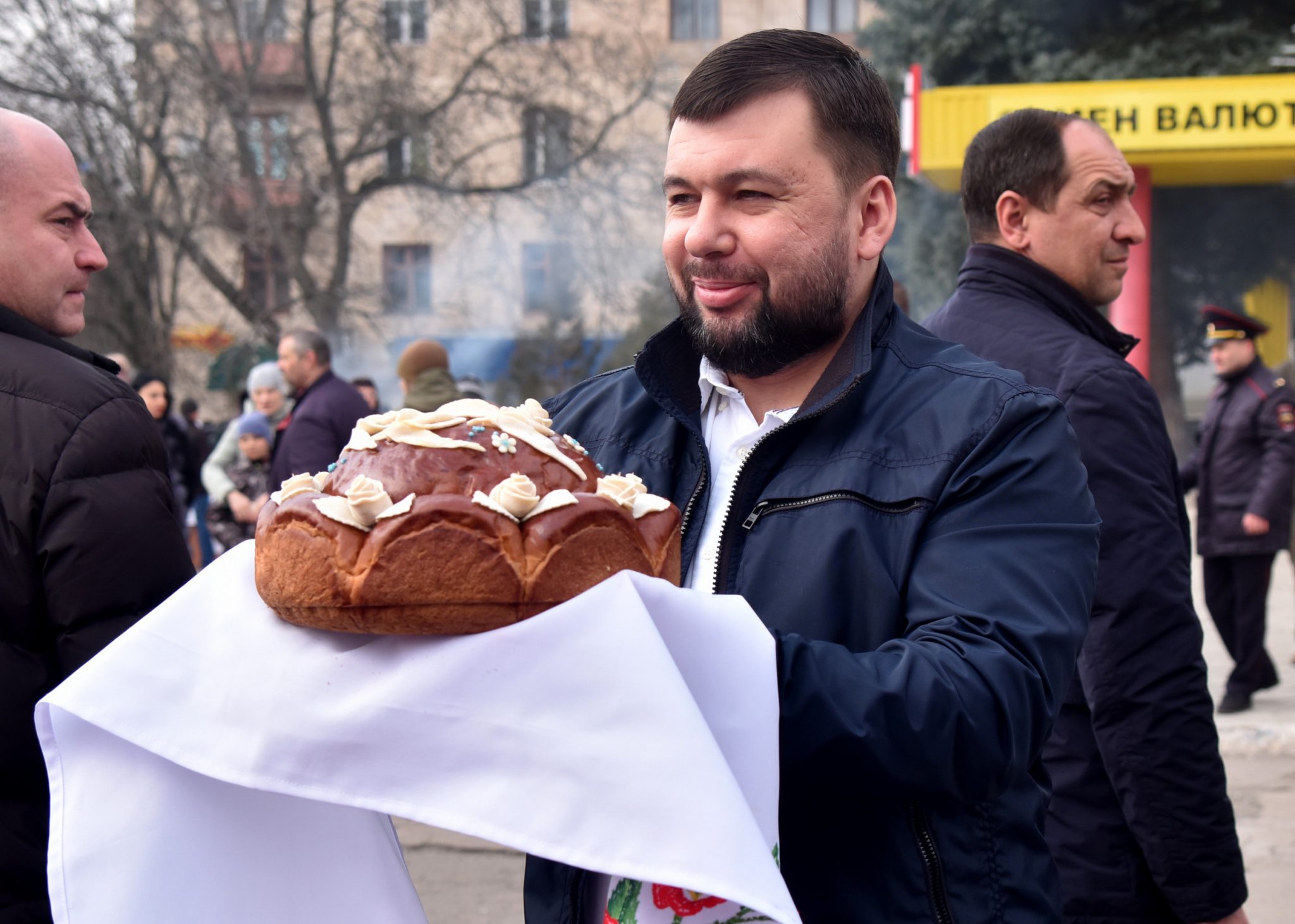 Глава ДНР Денис Пушилин принял участие в масленичных гуляньях в Амвросиевке