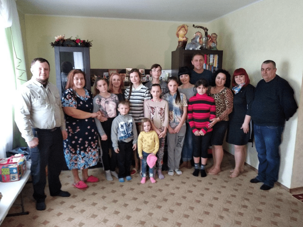 В рамках рабочего визита в город Докучаевск депутат Клавдия Кульбацкая оказала гуманитарную помощь нуждающимся жителям города