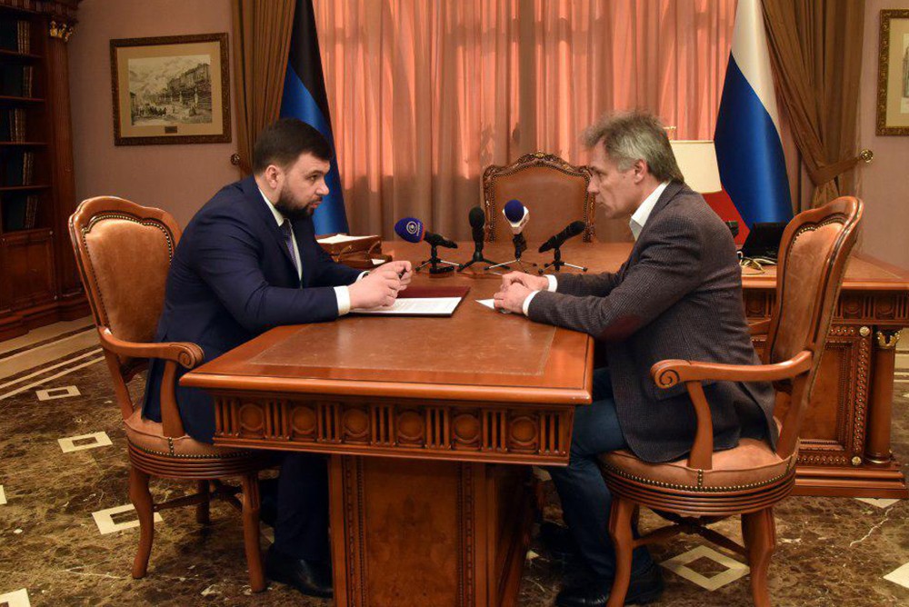 Глава ДНР Денис Пушилин провел совещание с министром транспорта Дмитрием Подлипановым