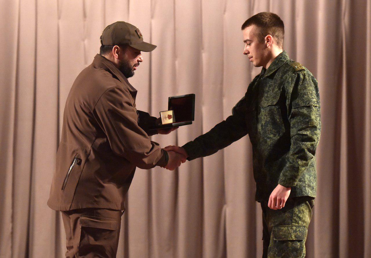Глава ДНР Денис Пушилин наградил военнослужащих 9-го Отдельного гвардейского штурмового полка морской пехоты