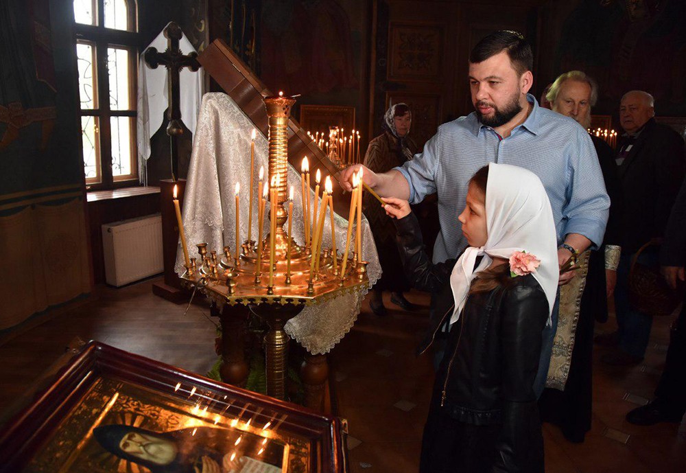 Глава ДНР Денис Пушилин посетил пасхальное богослужение в Свято-Николаевском храме Макеевки