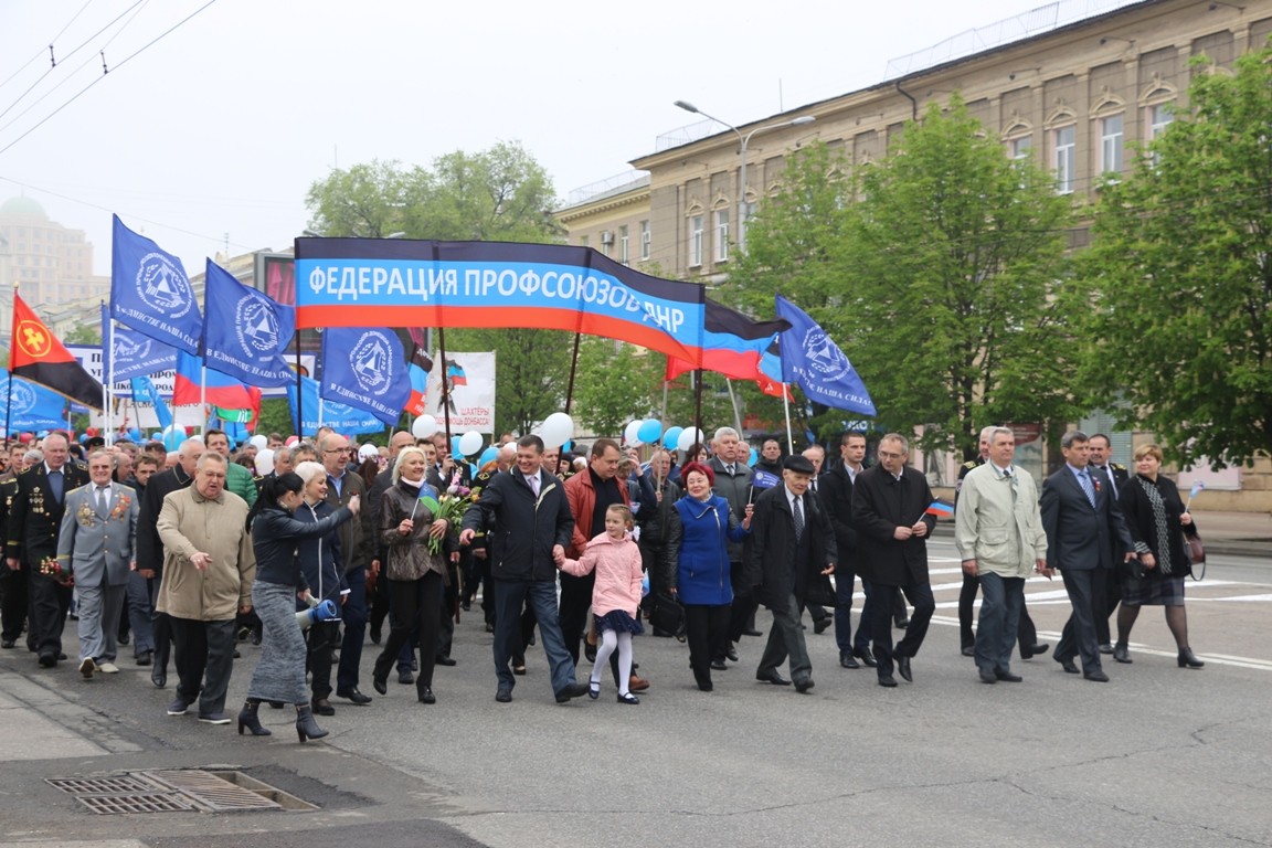 ФОТОРЕПОРТАЖ: шествие по главной улице столицы ДНР, приуроченное к Международному дню солидарности трудящихся
