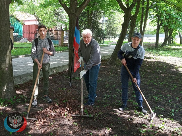 В Центрально-Городском районе Макеевки проведена акция «Чистый обелиск» 