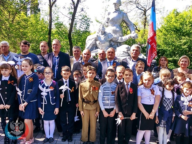 В Горняцком районе Макеевки у братской могилы советских воинов Южного фронта состоялся торжественный митинг, посвященный 74-й годовщине Победы в ВОВ