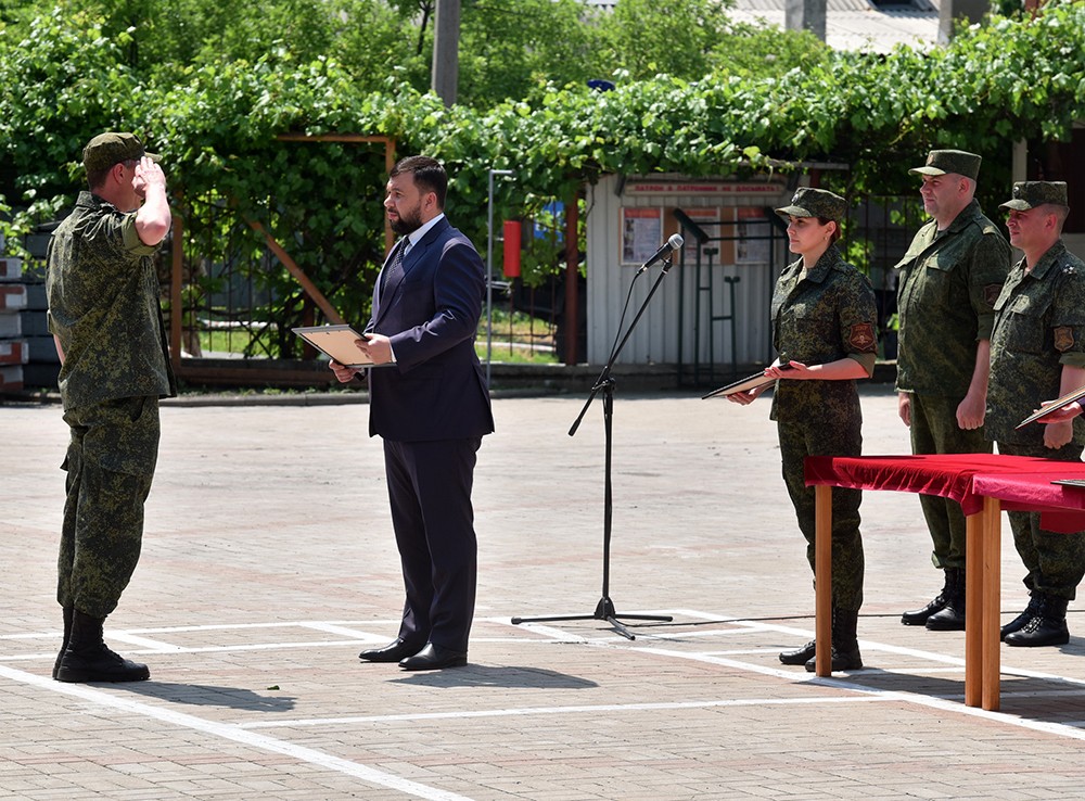 Глава ДНР Денис Пушилин наградил военнослужащих отдельного Краматорского комендантского полка