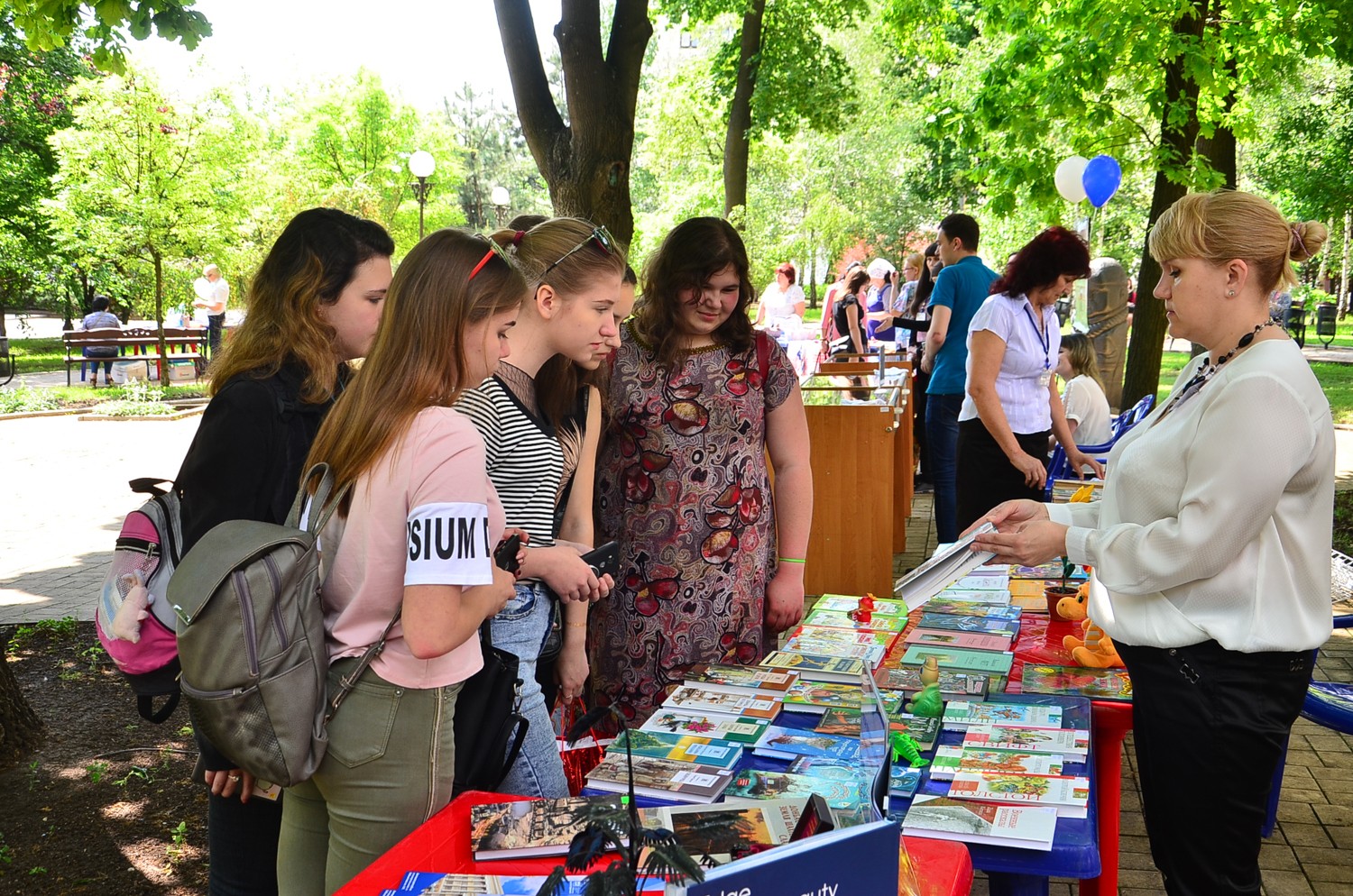 В Донецке проходит фестиваль книги и чтения «Читающий город»