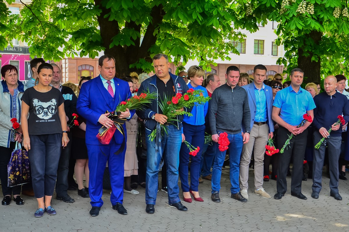 В Донецке почтили память жертв авиакатастрофы в Шереметьево