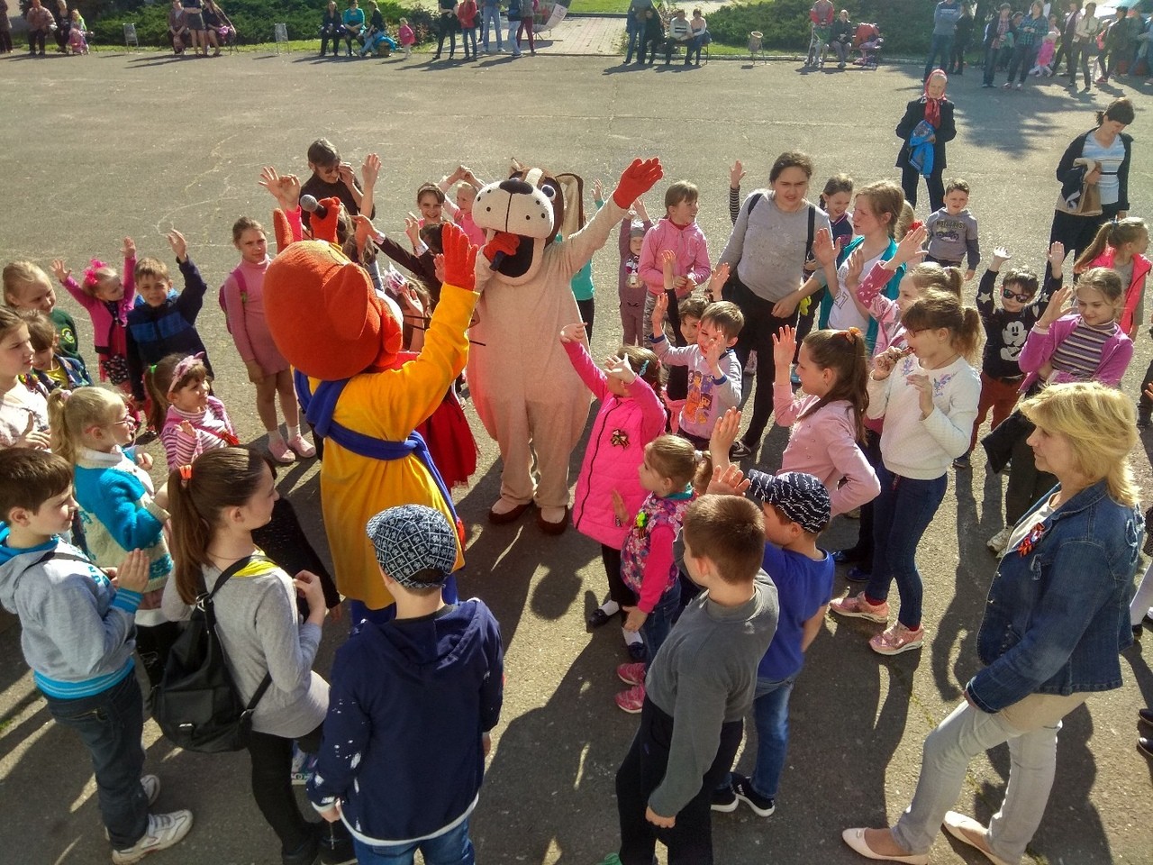 Для детей города Докучаевска прошла развлекательно-игровая программа