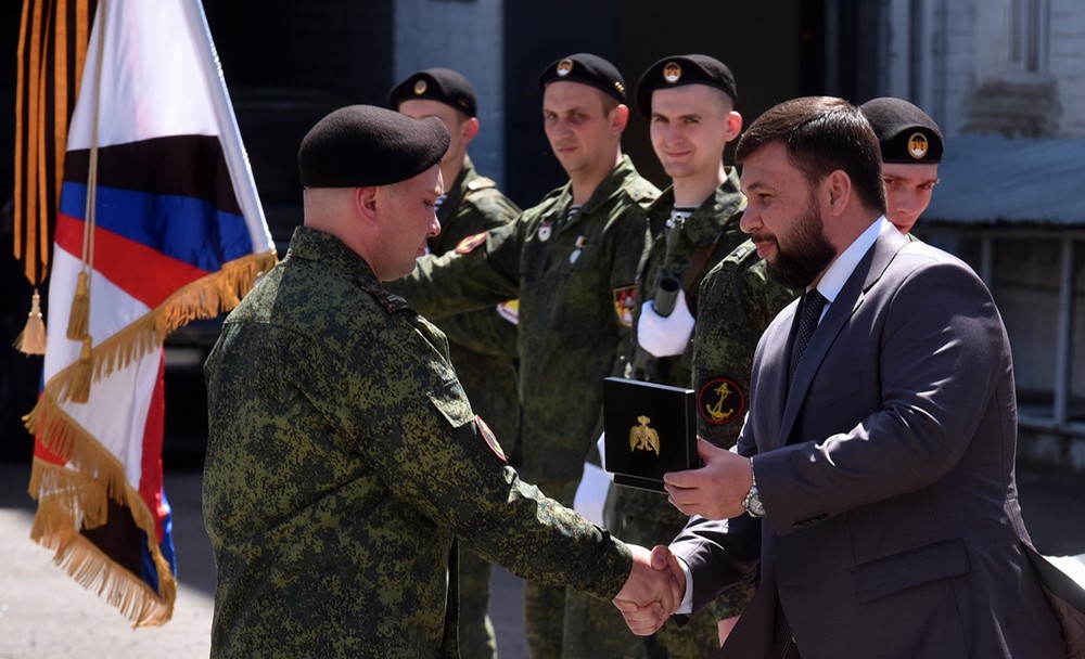 Глава ДНР Денис Пушилин вручил награды военнослужащим отдельного гвардейского разведывательного батальона «Спарта»