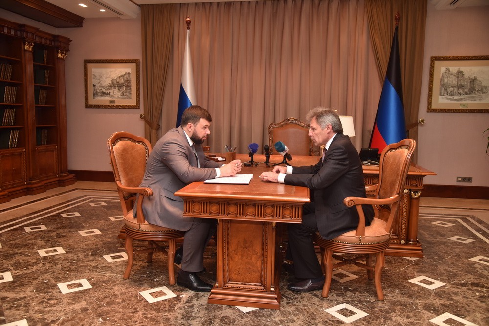 Глава ДНР Денис Пушилин провел встречу с министром транспорта Дмитрием Подлипановым