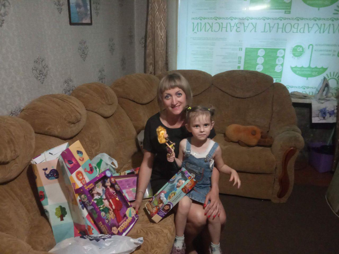 «Дерево желаний»: секретарь местного отделения ОД «ДР» исполнил мечту Лизы из Горловки
