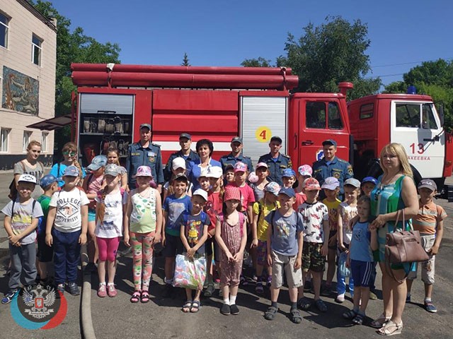 В Кировском районе Макеевки проведена экскурсия для детей по 13 пожарно-спасательной части МЧС ДНР «Предотвращение, спасение, помощь»