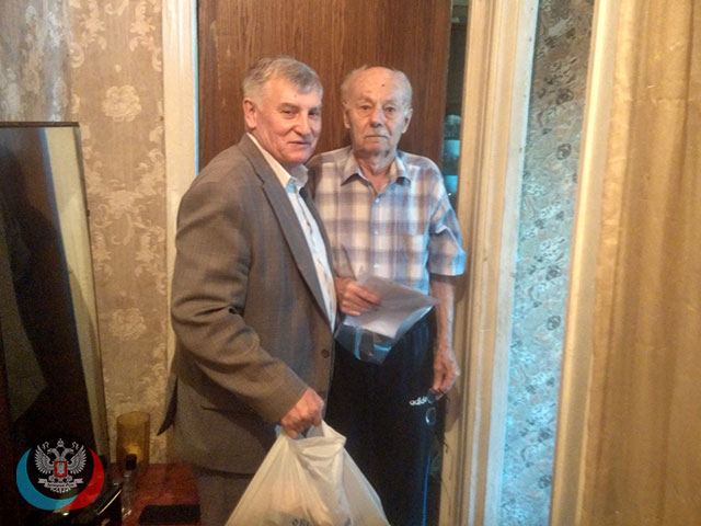В Червоногвардейском районе Макеевки посетили бывшего узника Федора Ивановича Тищенко
