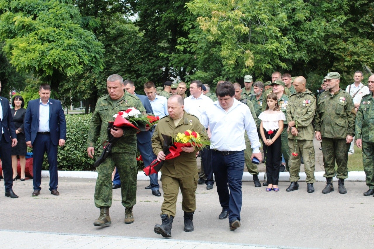 «Подвиг духа»: Память погибших жителей Шахтерска почтили в пятую годовщину начала войны в Донбассе