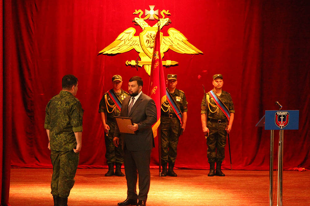 Глава ДНР Денис Пушилин наградил бойцов отряда огневой поддержки «Кольчуга»