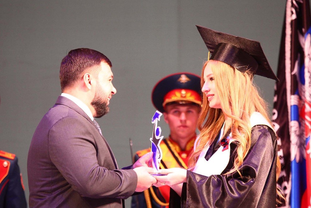«От вас зависит будущее Донбасса»: Денис Пушилин поздравил лучших выпускников вузов Республики
