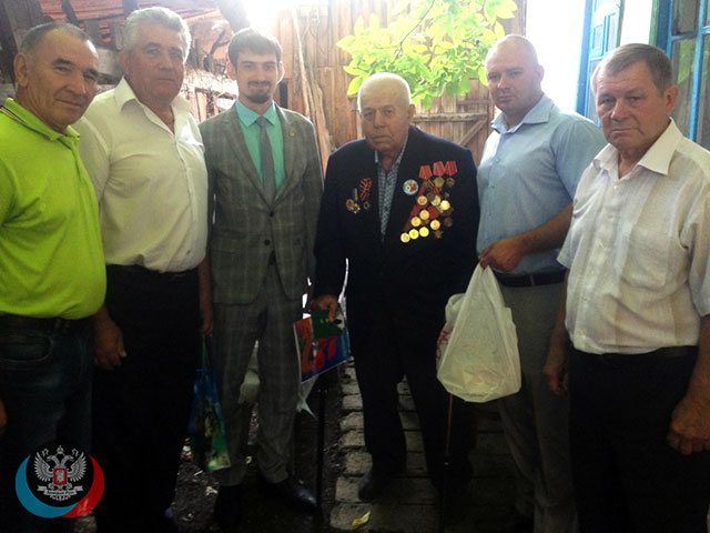 В Горняцком районе Макеевки поздравили ветерана Великой Отечественной войны с 92-летием