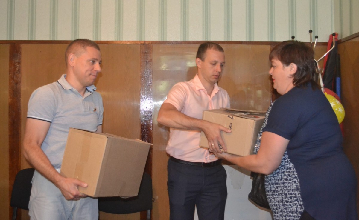 Общественный штаб доставил в прифронтовые села Тельмановского района гуманитарную помощь