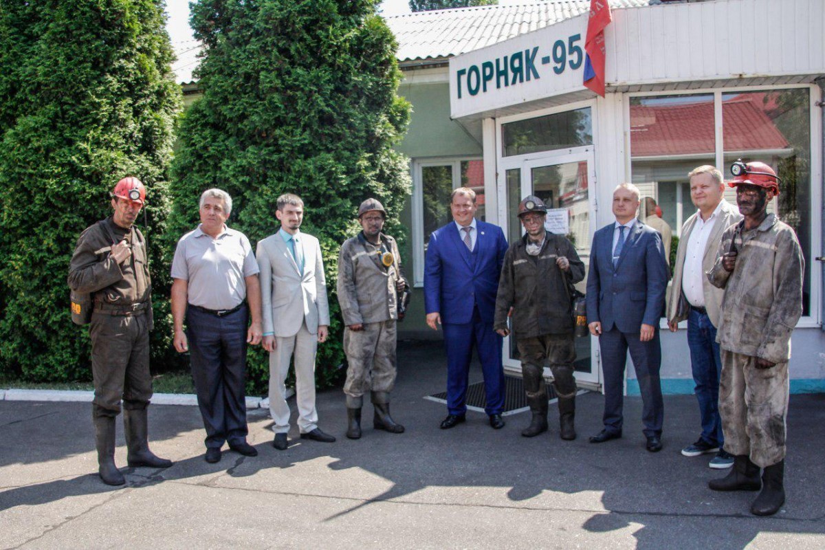 Алексей Муратов поздравил коллектив ЧПП «Горняк-95» с профессиональным праздником