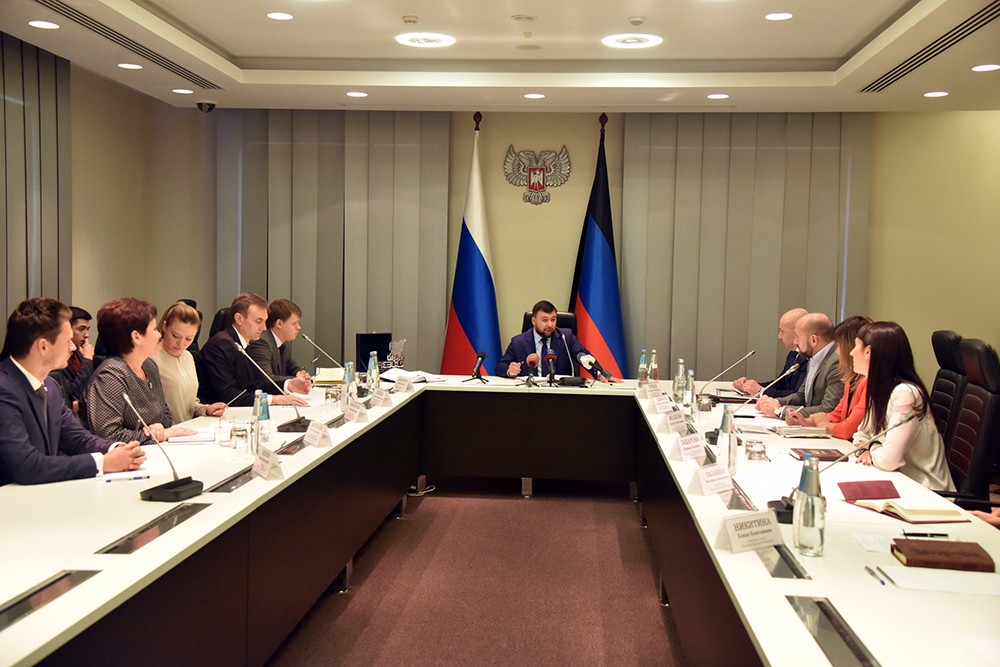Денис Пушилин провел совещание по итогам поездки делегации ДНР в Сирию