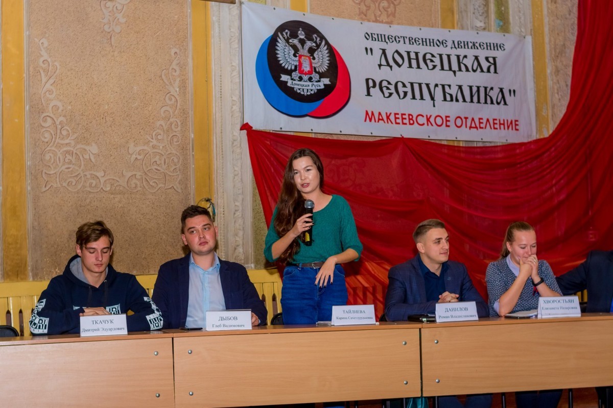 Юные макеевчане пообщались с активистами различных движений советской эпохи