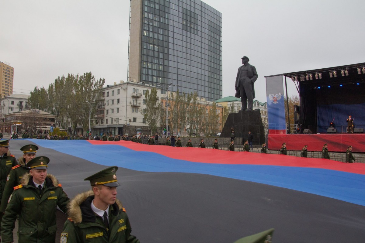 Республика в шестой раз отметила День флага – символа свободы и независимости ДНР