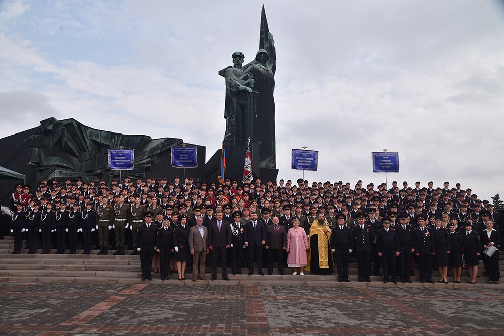 Глава ДНР Денис Пушилин посетил церемонию приведения к присяге курсантов Донецкой академии внутренних дел