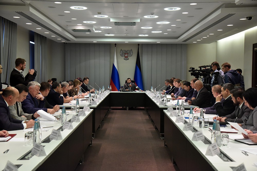 Под председательством Дениса Пушилина в Донецке состоялось очередное заседание по вопросам подготовки к зиме