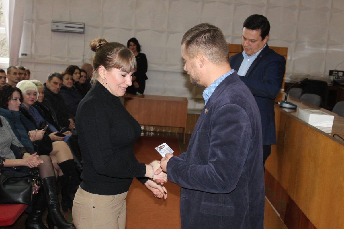 В Горловке состоялось торжественное вручение членских билетов ОД «ДР»