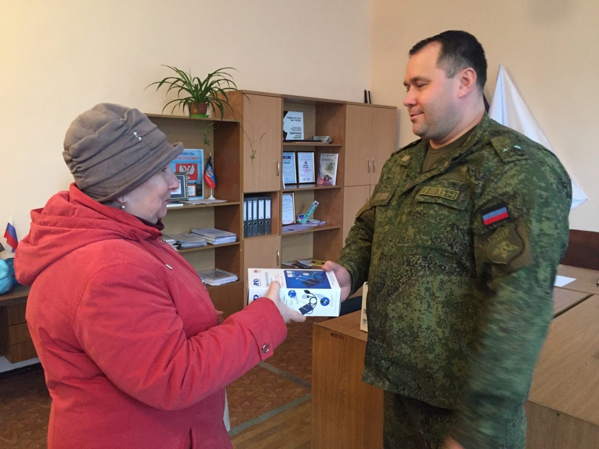 Общественники привезли подарки и помощь жителям Дебальцево