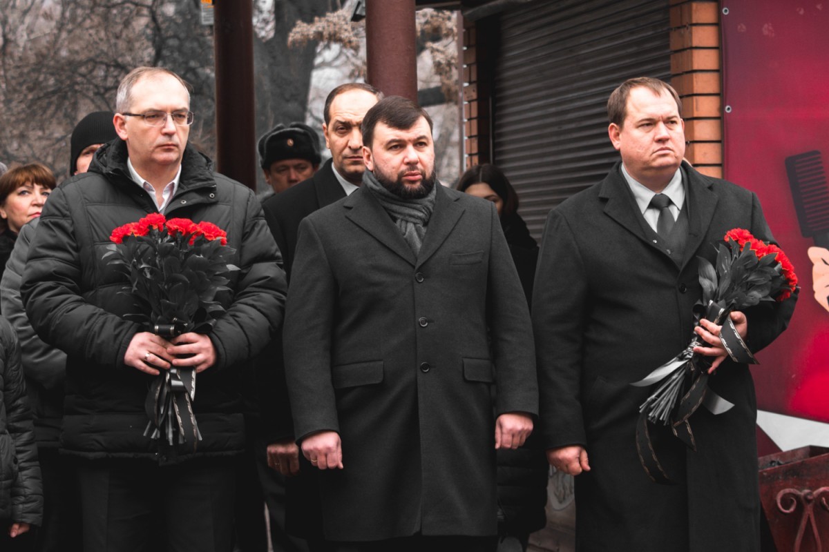 В Донецке почтили память погибших при обстреле на Боссе
