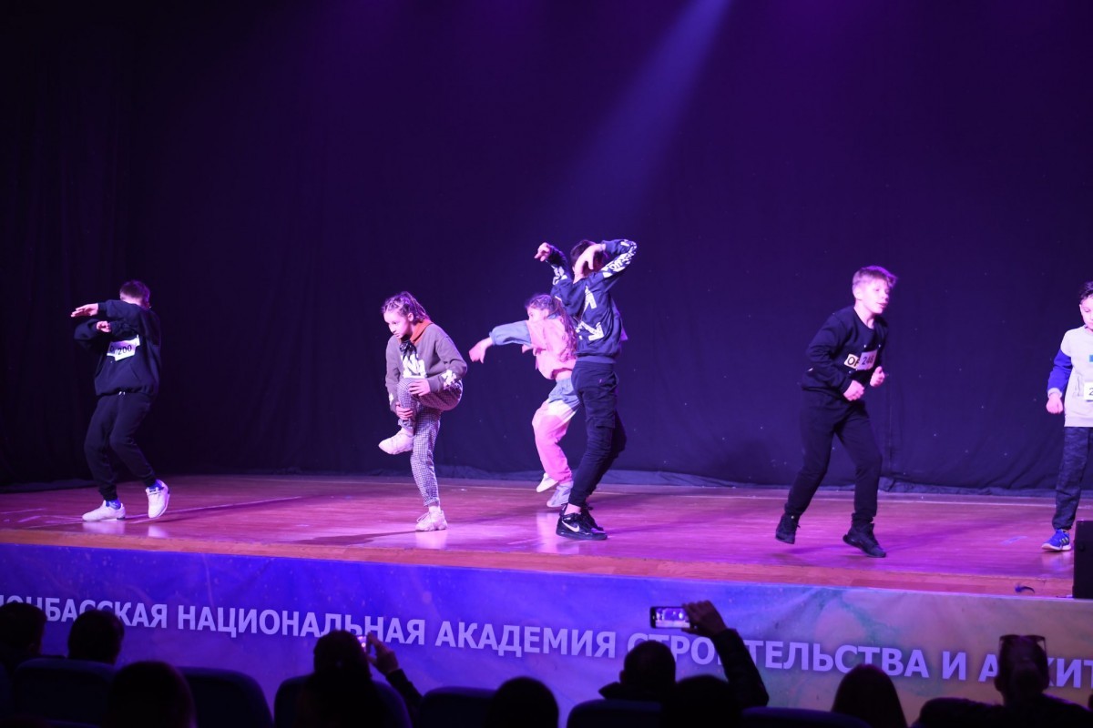 В Макеевке открылся Республиканский Фестиваль уличного танца