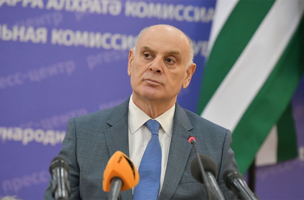 Глава ДНР Денис Пушилин поздравил Аслана Бжанию с избранием на пост Президента Республики Абхазия