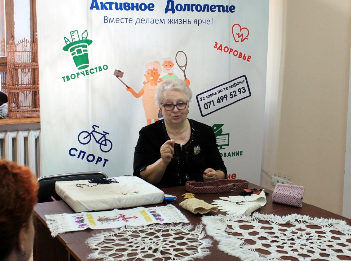 В клубе «Чаровница» состоялось заседание «Волшебное плетение: техника макраме»
