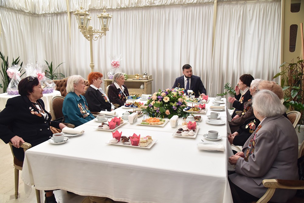 Глава ДНР Денис Пушилин поздравил с наступающим 8 Марта женщин-ветеранов