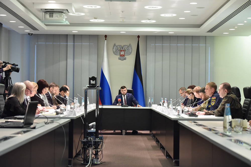 Глава ДНР Денис Пушилин провел совещание по вопросам действия в Республике режима повышенной готовности